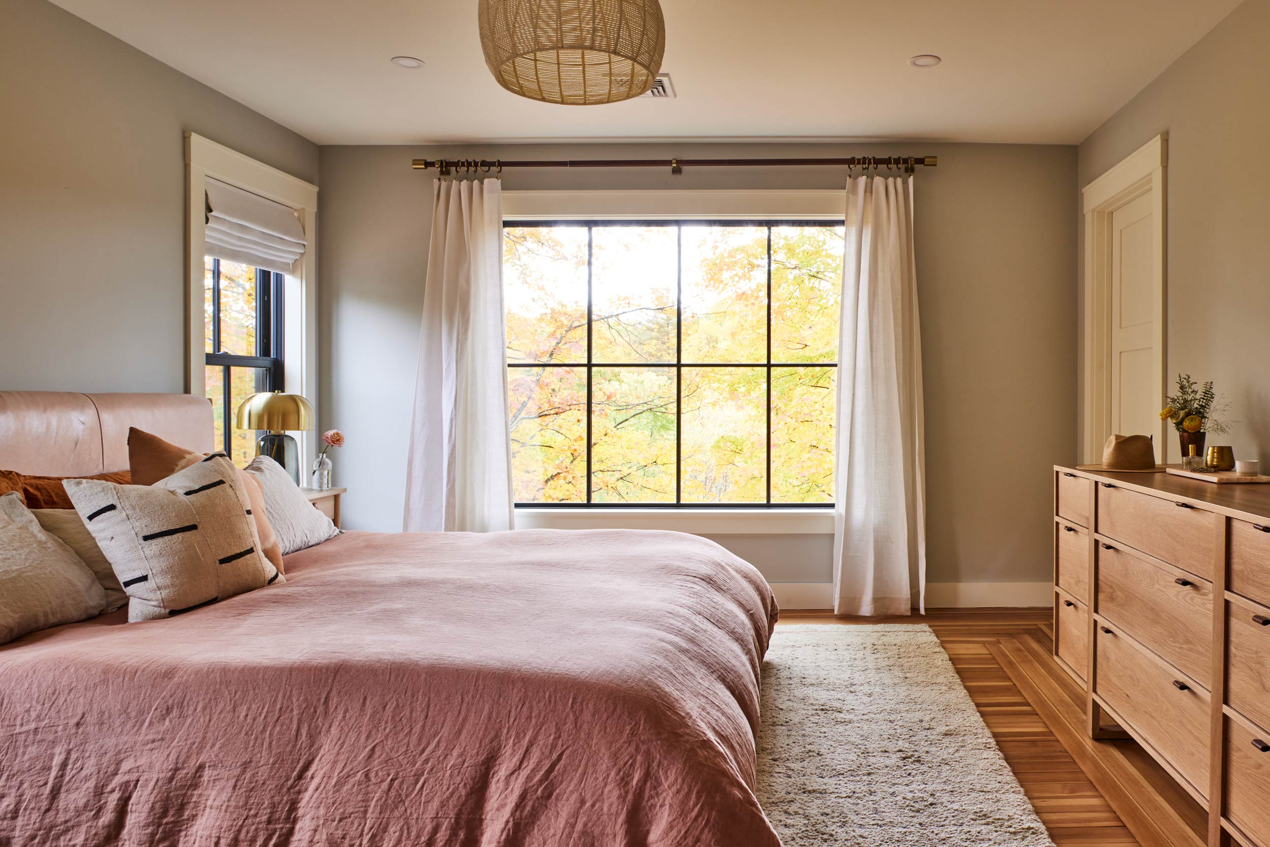 Morgan Architecture hillside house peaceful bedroom treetop view